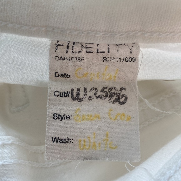 Fidelity Denim Gwen Crop Vintage White, Waist Measured Flat 13”, NWT, MSRP $198 - Picture 9 of 10